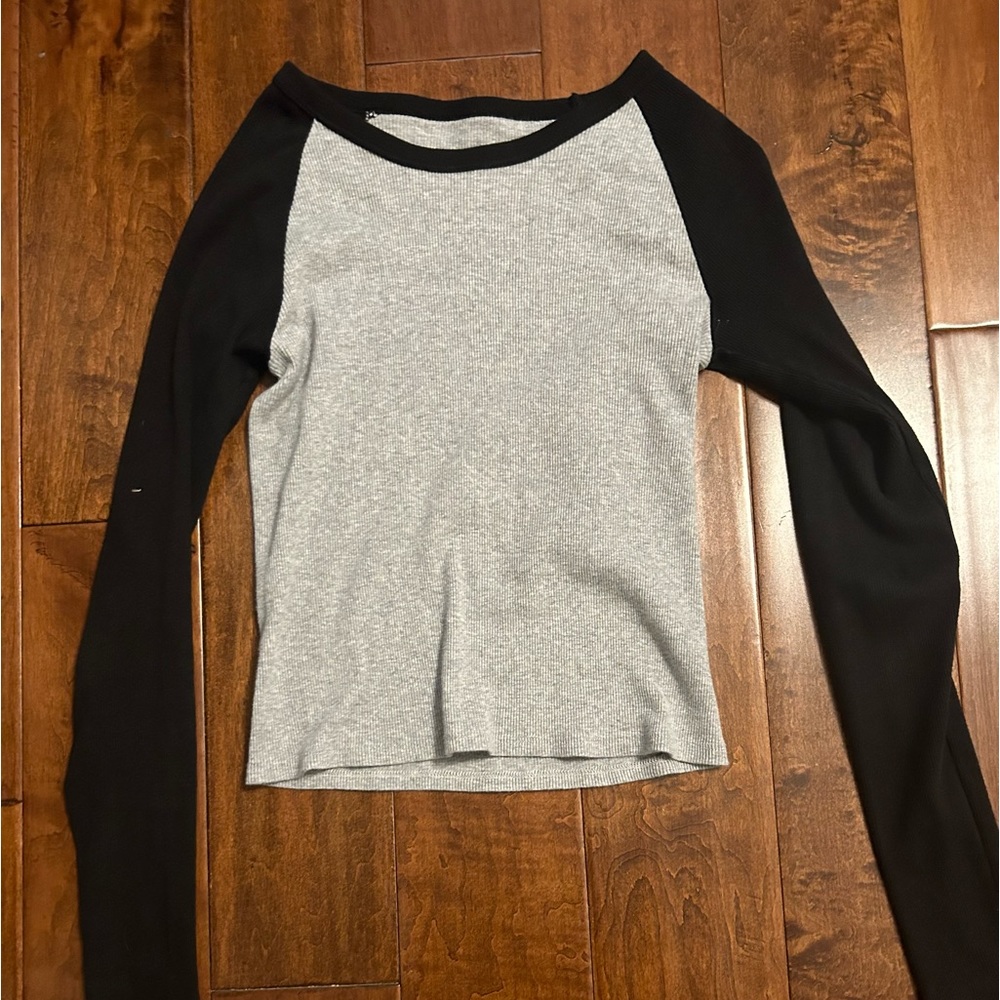 Brandy Melville Long Sleeve Bella Top